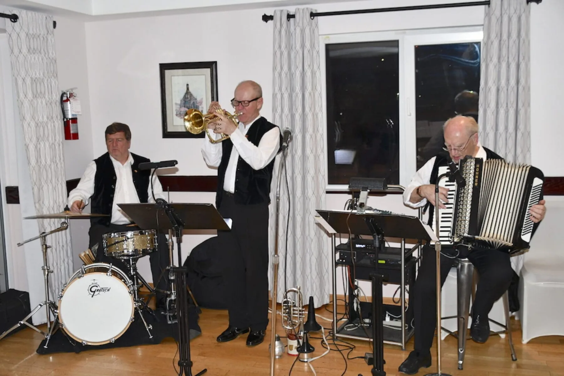 Live musicians performing at Hansa Haus